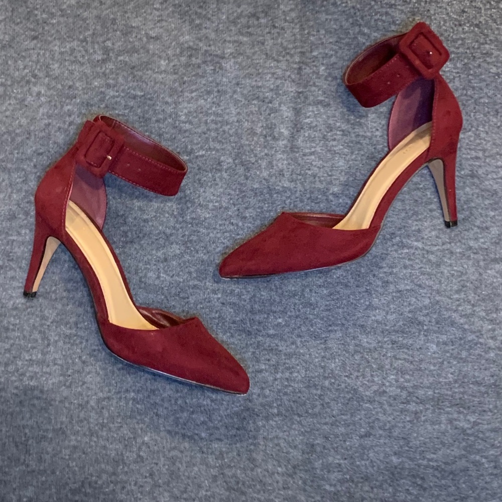 Maroon surprisingly comfortable heels